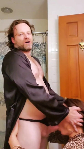 Satin Fetish King: La splendida milf italiana di raso viene scopata in faccia...