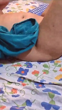 Une belle-mère en sari bleu se fait baiser