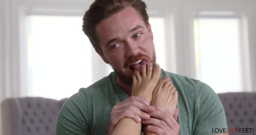 Loveherfeet: My boyfriend's stepson has a foot fetish