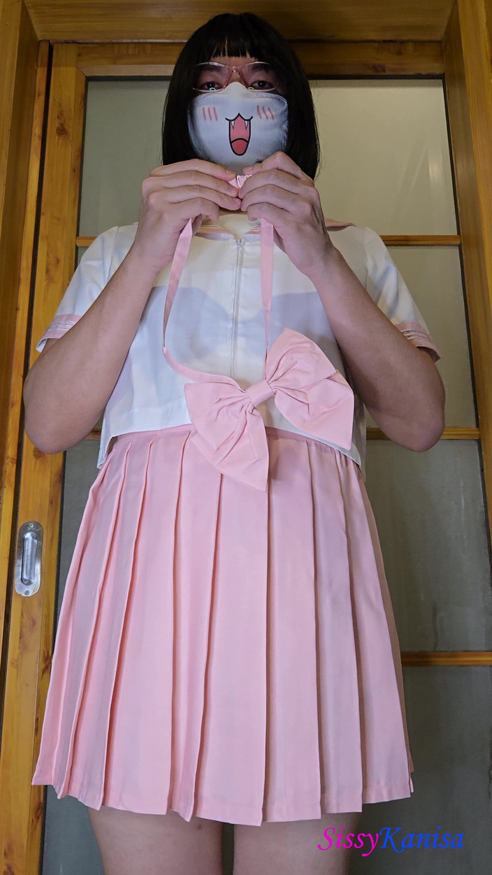 SissyKanisa: Примерочная Сисси Kanisa: Примерка Розового Seifuku (японская Форма Матросской Школы)