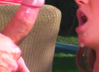 Outdoor pervs: Follando y chupando a mi vecino en la cocina