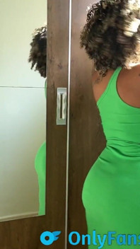 Naughty Girlfriend Doesn't Leave the House Without Taking Her Milk in Her Pussy