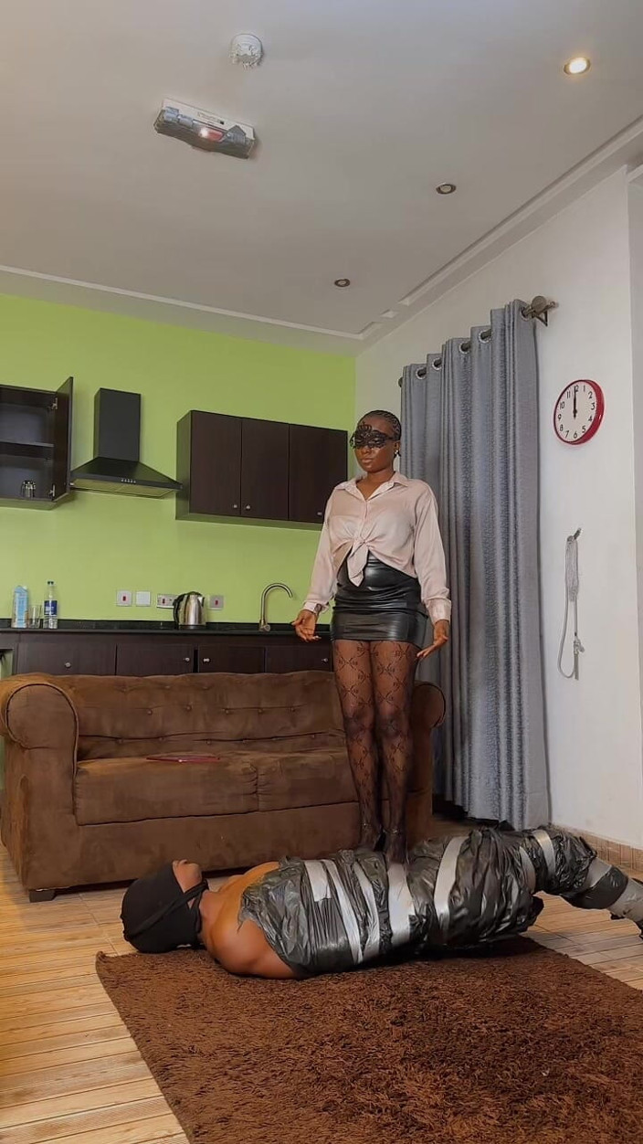 Domina Havi: Domina Havi Sesión De Dominación Femenina De La Vida Real...