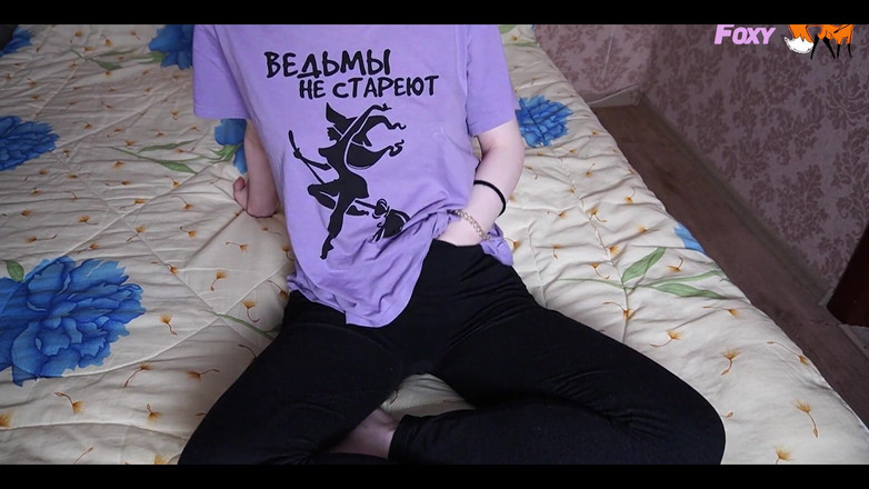 VioletPurpleFoxy: Drobná studentka si hraje se svými kozami až k třesoucímu...