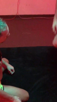 Kryzxxx Top Maxence Angel Ohne Gummi in Harnesss. Synchronisieren Sie Abspritzen.
