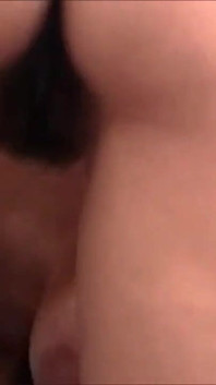 妻子和丈夫在家进行的令人兴奋的口交