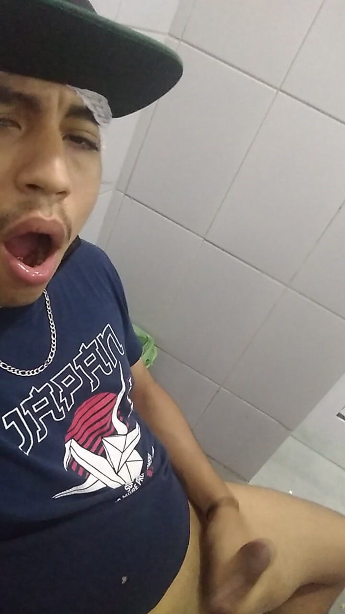 AlexAlejandro13: Chúng ta hãy đi vệ sinh công cộng một chút