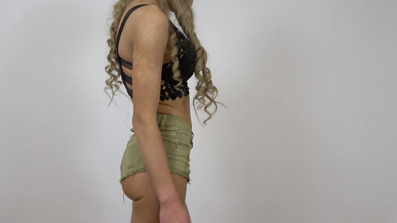 FemDorado: एरियल को अंटे फोड़ना पसंद है