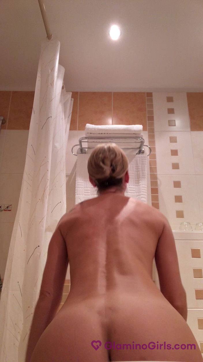 Glamino Girls: Část 4 se sprchte s Elen Million