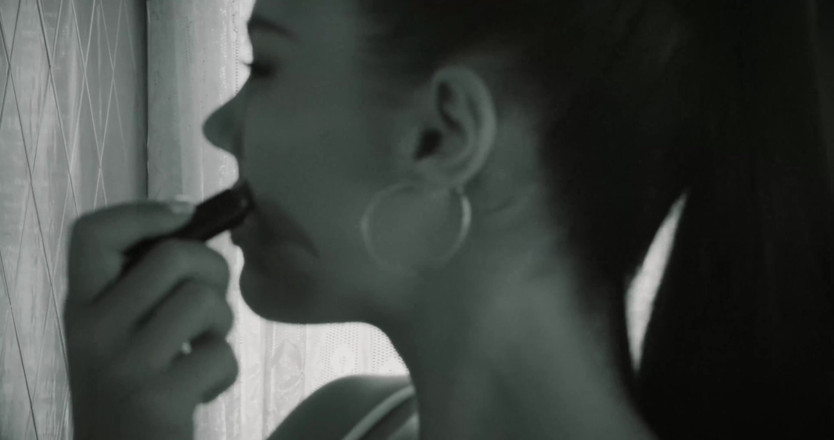 THAGSON: Apolonia într-un sex în trei minunat