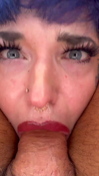 Scopata anale pov con l'arrapante ragazza tatuata Badmomtiti