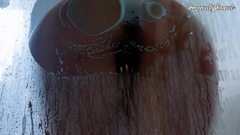 Emanuelly Raquel: Fare un bagno dotoso