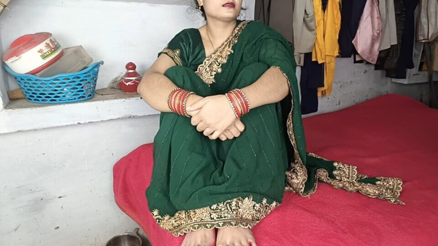 Beautiful Sexy Bhabhi in Green Saree (Pyaripooja)
