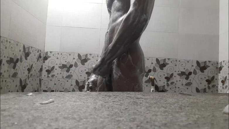 Wheyincognito: Ragazzo arrapato nella doccia del bagno