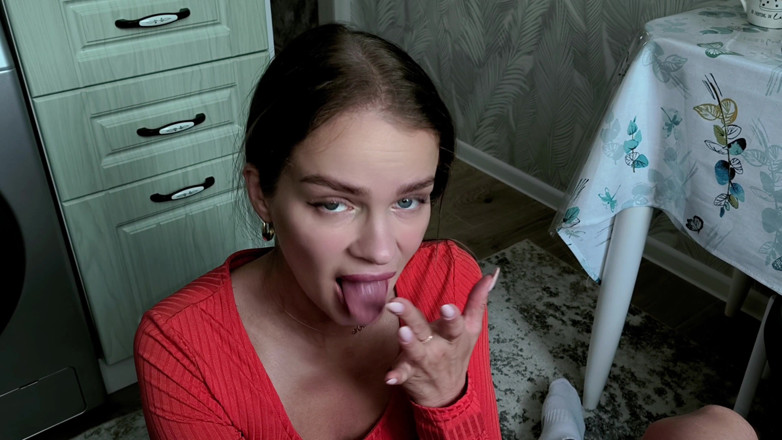 S-Wife Katy: I'm Filming My Housewife Swallowing a Dick!.