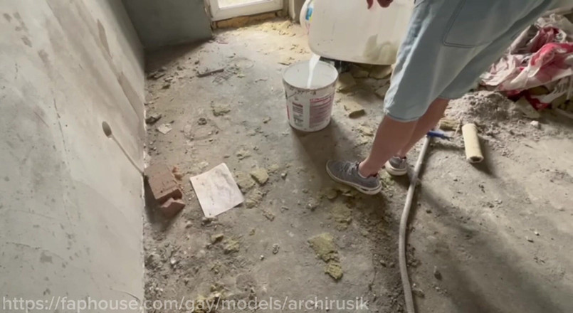 ArchiRusik: निर्माण कर्मचारी बाहर सनकी और सार्वजनिक रूप से वीर्य से भरा अपने मालिक का मुंह भर दिया ।