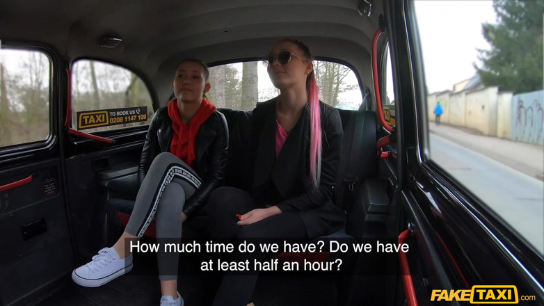 Fake Taxi: Taxi fals - Blonde murdare Bffs Ges futute de Euro Taximetrist