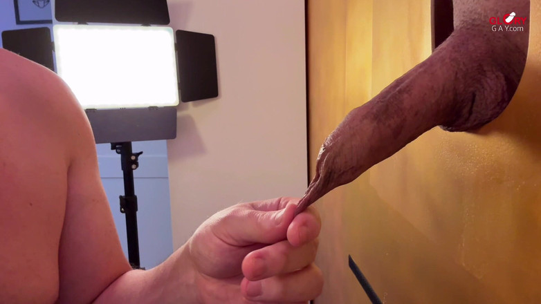 GLORYHOLEGAYS: Zu Geil Fürs Gloryhole - Opa-schwanz Explodiert Nach 30 Sekunden