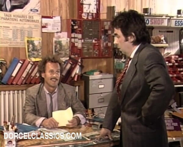 Dorcel classics: Una mamada debajo del escritorio