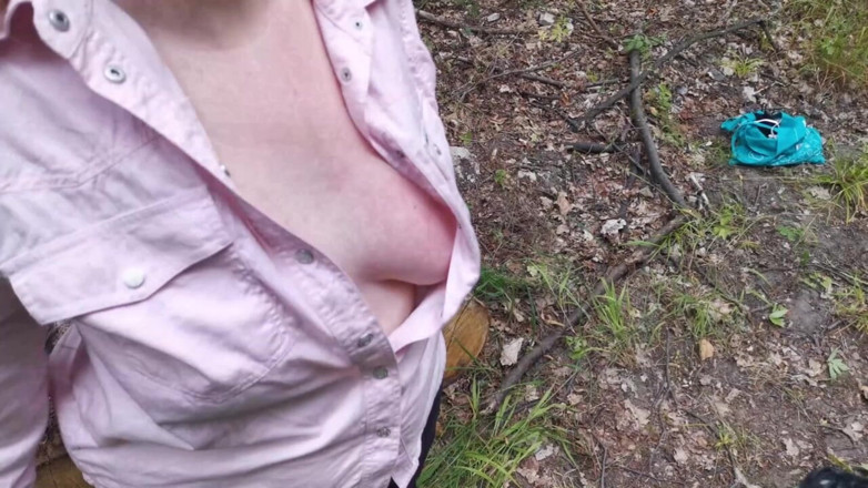 Bouncy Tits Action: Full Session in the Woods
