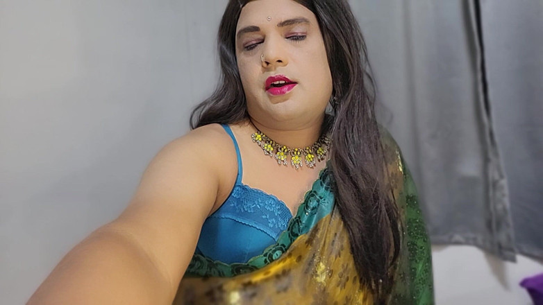 Indian sissy chubby: Me in Gree Part 1 Love Green Saree Book Your Show...