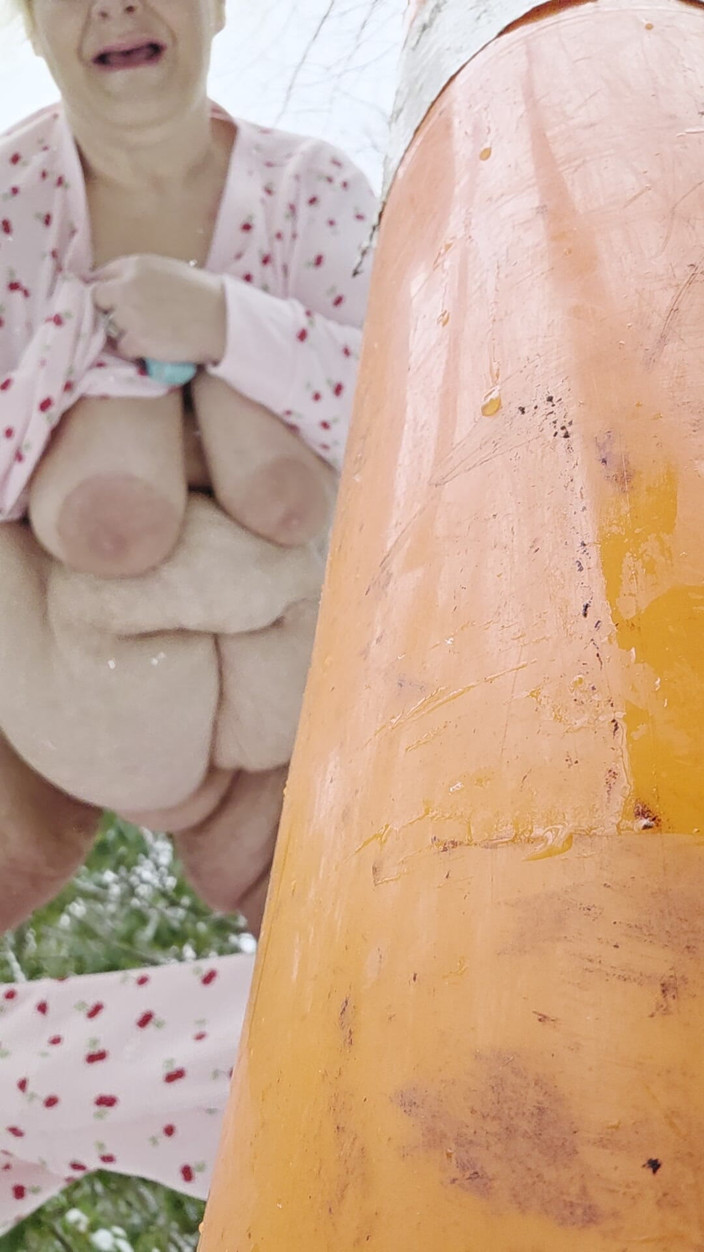 HerculesnVENUS: У снігу вона не піклується в лісі гола без нижньої білизни