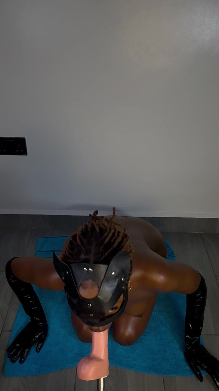 SEXXY-DAISY: Kedi kadın sadece yoy için ıslak ıslak boğazını parçalıyor