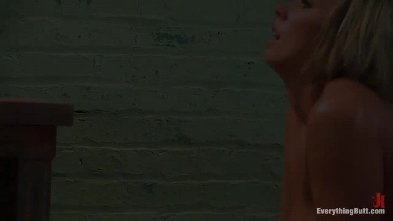 Everything Butt by Kink: 애널 오디션: 핫한 비누 관장으로 땀을 흘리는 Skylar