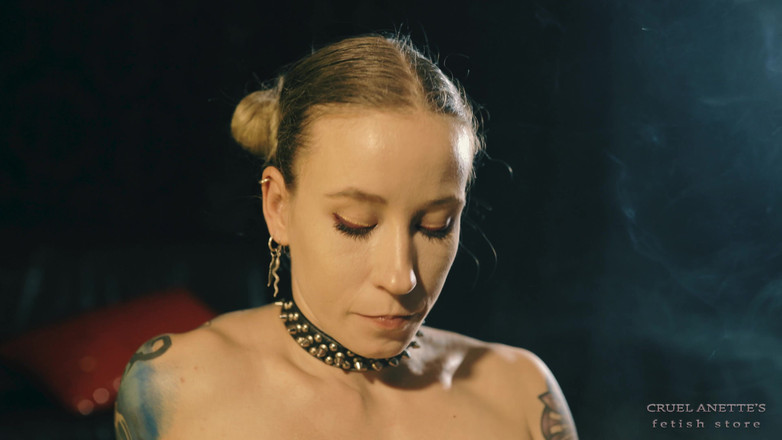 Cruel Anettes fetish world: Kouření nahoře bez II 4K