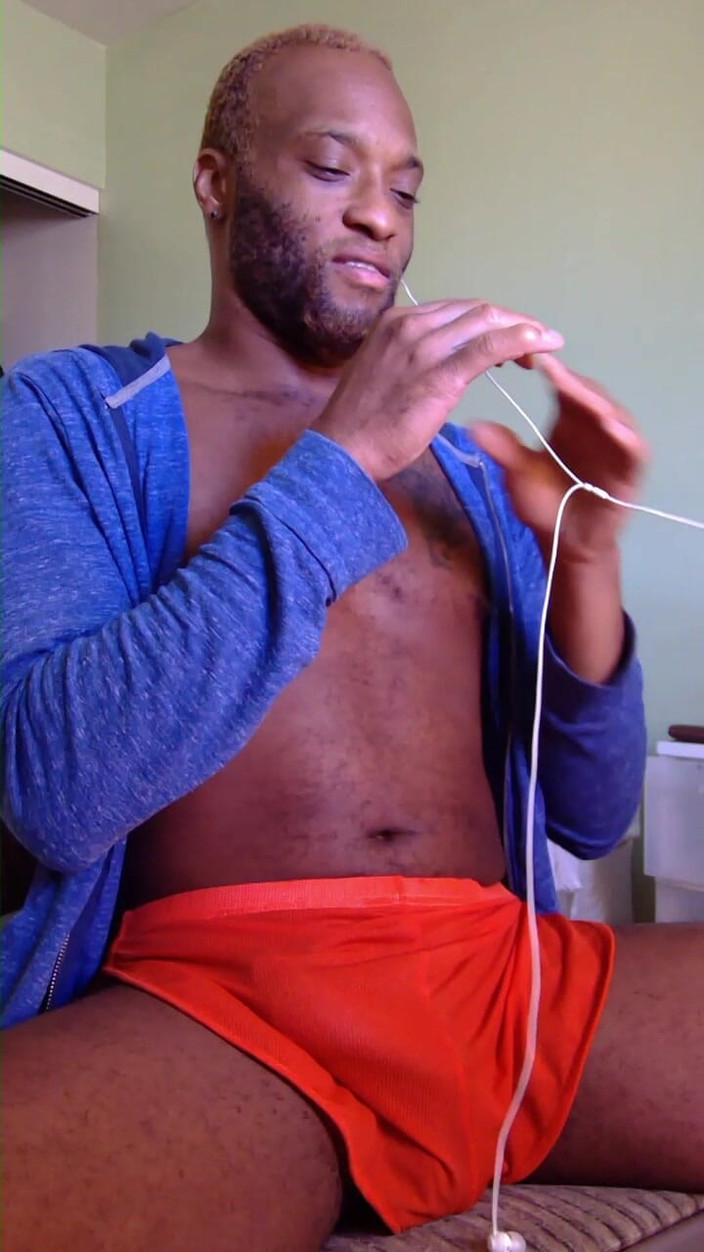 Kennie Jai: Kennie jai通过展示他的又大又胖的鸡巴来给男人打手枪！