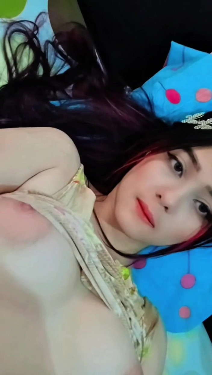 Yuli and tony: पोर्न अभिनेत्री खुद को छूती है और अपना पूरा शरीर दिखाती है