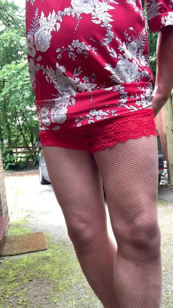 Kelly cd: Kelly cd en talons robe rouge et collants résille