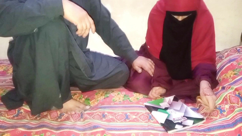 Small Baby: Awek muslim bertudung berkongkek dengan cikgu tuisyen di bilik