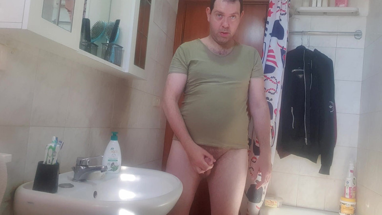 Mirko2589: Все голе в моїй ванній кімнаті
