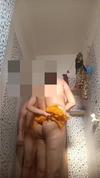 Desi Bangla – Bilik Air Hindi