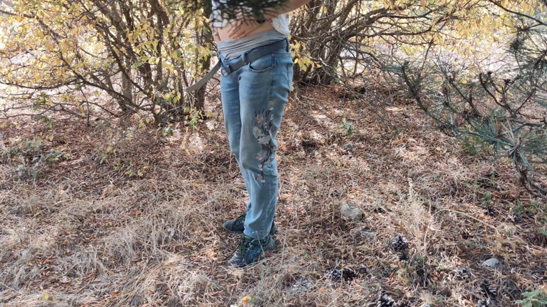 Miodelka: Very Risky Pissing Compilation in the Forest