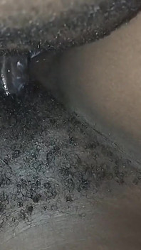 Styvsyster våt fitta knullas av styvbror och släpper mycket sperma när hon sörjer för nöje