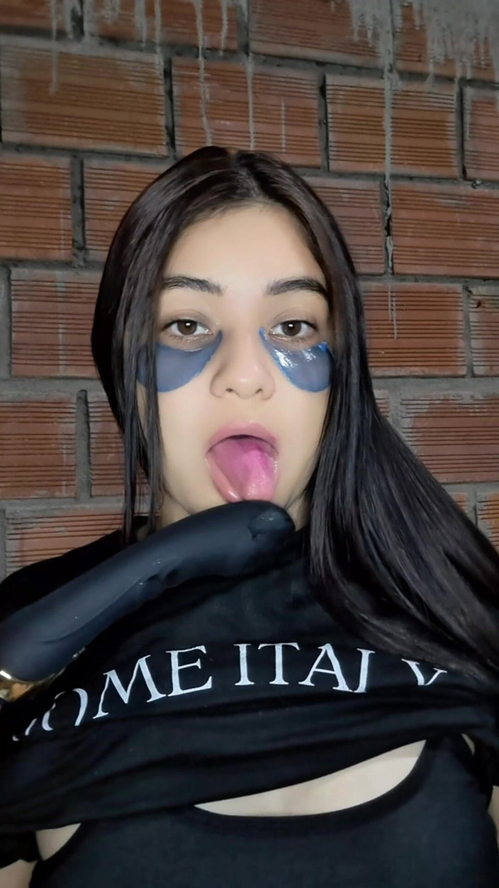 Yulieth Gomez: Yulieth menumpahkan pepek panas dengan cepat dan mendalam