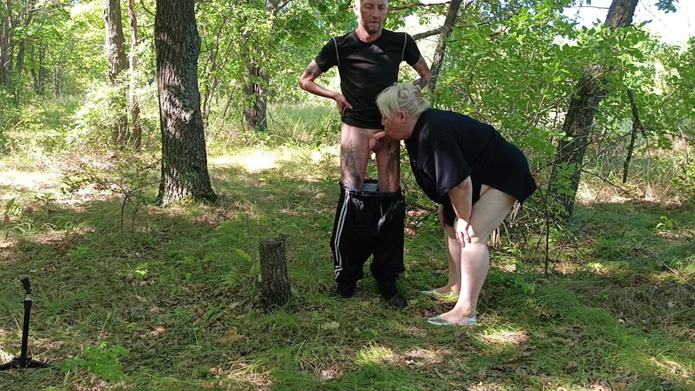 Zona901: Macocha daje publiczne obciąganie w parku