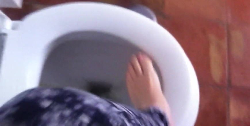savannahamatoriale: Pisse ! Tu veux voir ma chatte mouillée ?