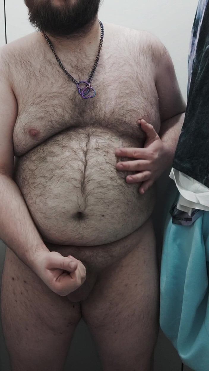 BearPup Akuma: Grasso Orso Si Masturba Sul Water E Si Lecca Il...