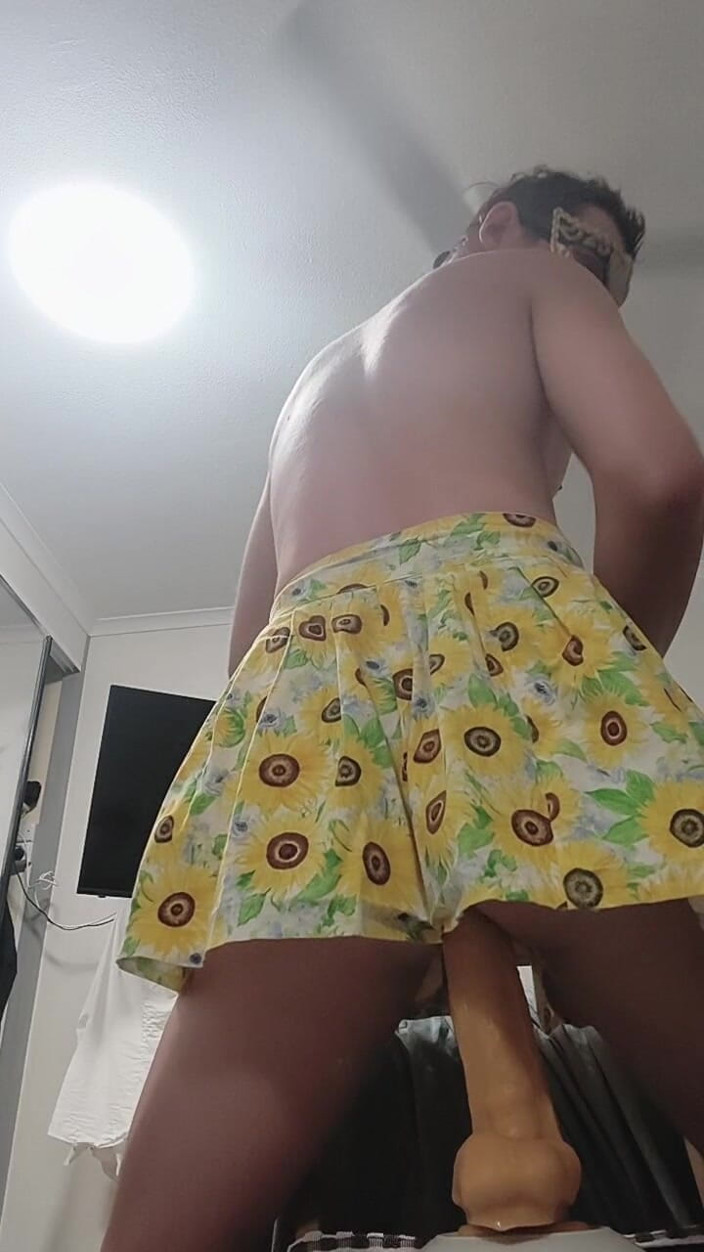 Brent Star Wood: 裙子和射精假阳具