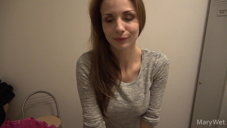 Mary Wet: Fan Towed Away After Live Show in the Sauna Club!