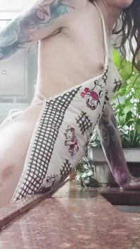 トランス主婦がキッチンでイく