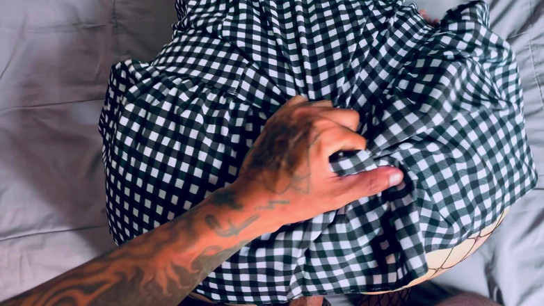 More Candy: Даже длинное платье не может скрыть эту большую задницу