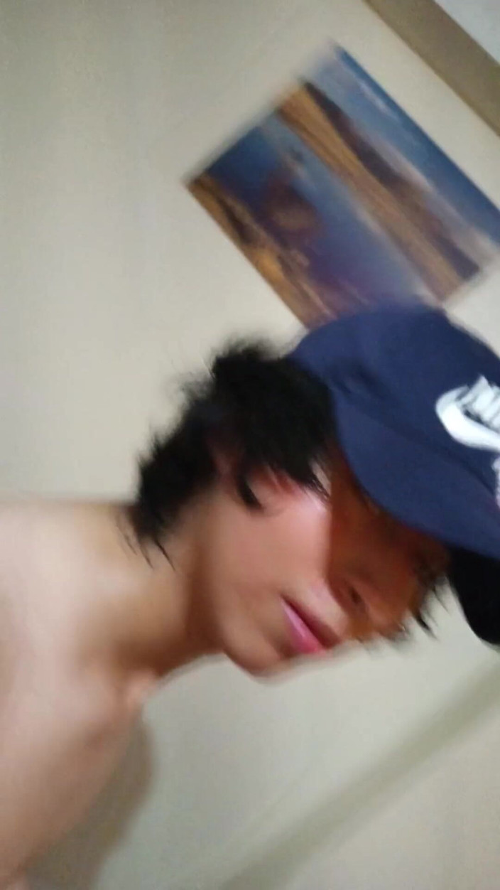 Moo DBOXXX: Tu madre me paga el alquiler de un mes