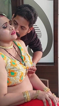grahak ke saath desi sundri chodne laayak bhaabhi desi seks