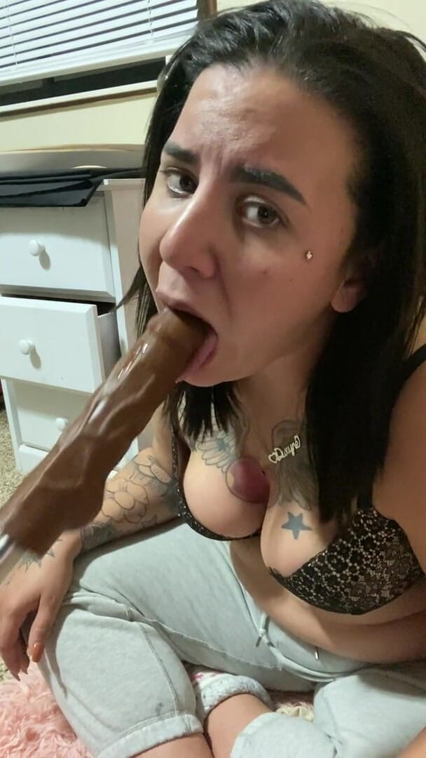 MzKiTTy91: Pawg milf daje niechlujny cios na dildo bbc