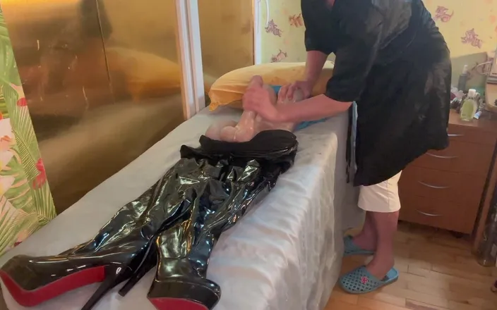 Putarankahotmilf: Massage and Handjob to the the Tranny Till Cum