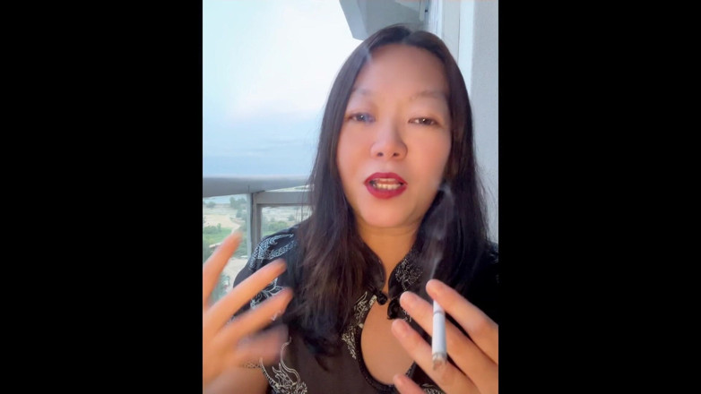 Smoking Asian: Godaan MILF Asia yang merokok: 2 tarikh, 4 rantaian rokok mengusik